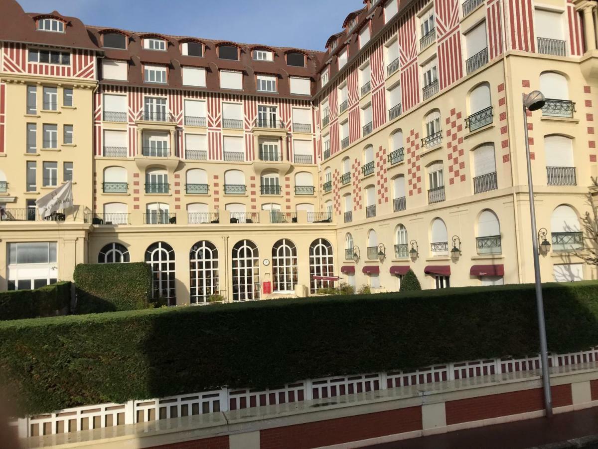 Le Royal Apartment Deauville Bagian luar foto