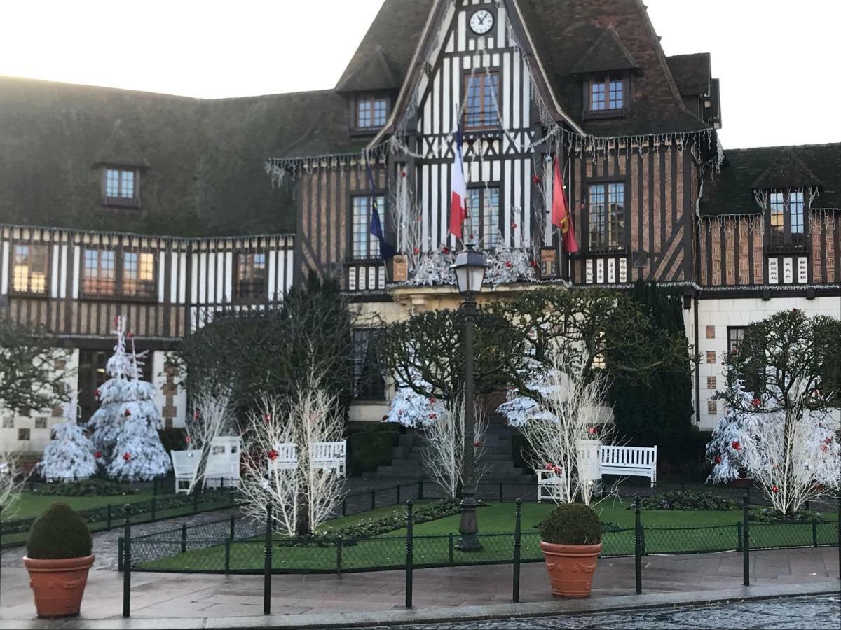 Le Royal Apartment Deauville Bagian luar foto