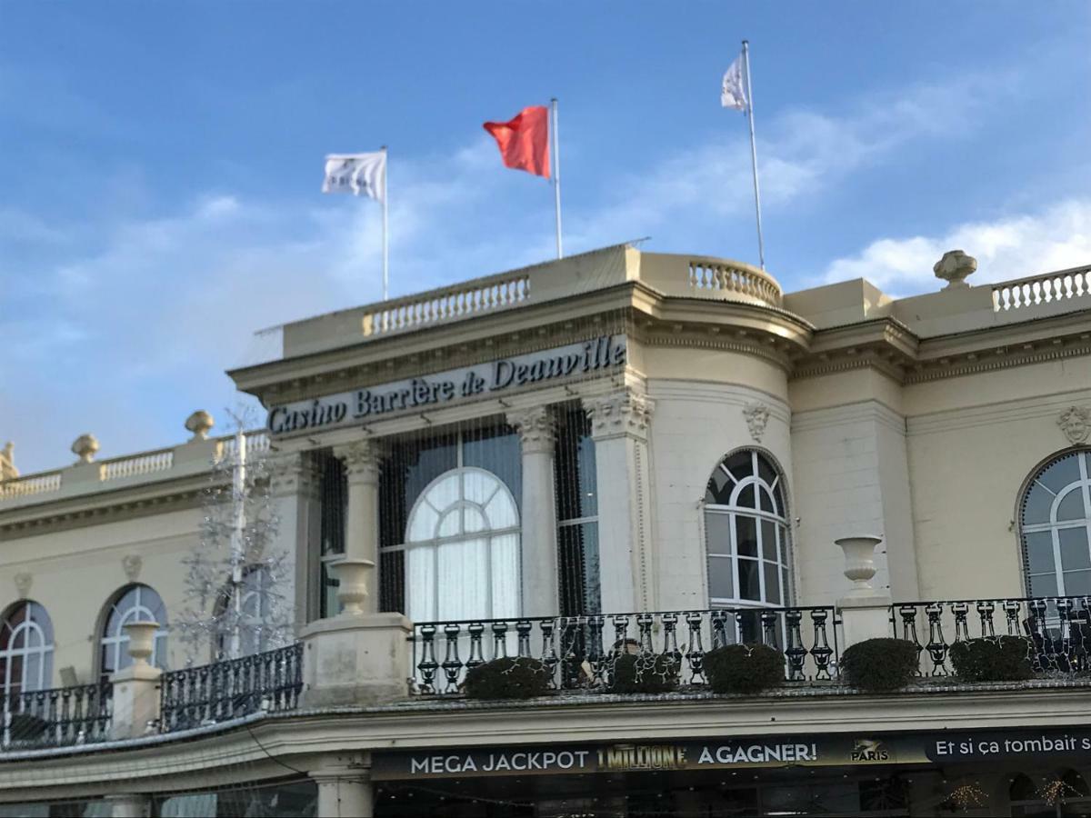 Le Royal Apartment Deauville Bagian luar foto