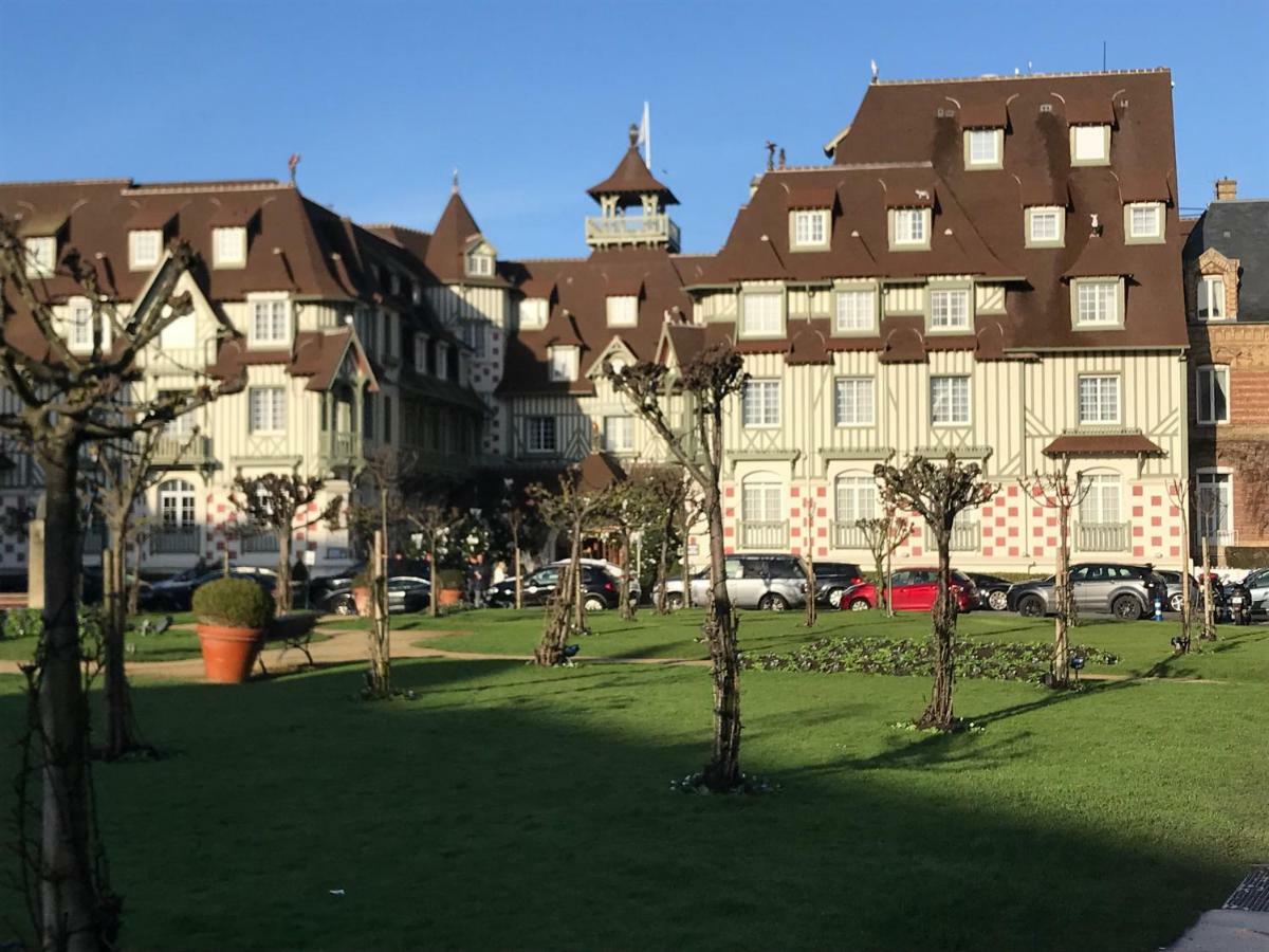 Le Royal Apartment Deauville Bagian luar foto
