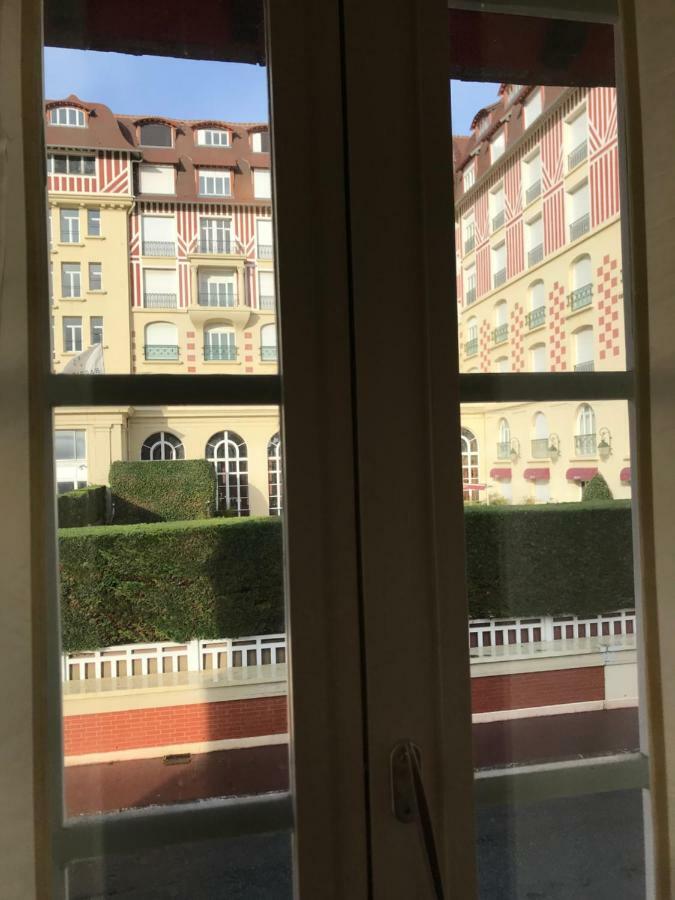 Le Royal Apartment Deauville Bagian luar foto